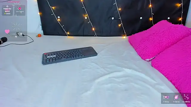 Danaa moore  online show from November 2025 09:29:02 PM