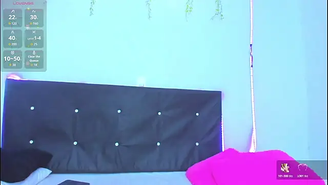 Danaa moore  online show from May 2026 11:32:01 PM