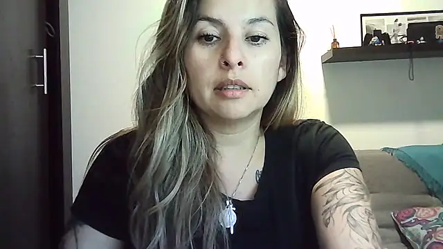 Snapshot of Valery__Rouse_ chatting on June 2026 04:07:01 AM Valery Rouse online show from June 2026 04:07:01 AM