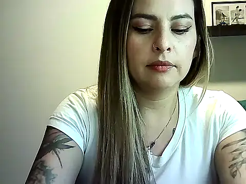 Snapshot of Valery__Rouse_ chatting on July 2026 03:23:01 AM Valery Rouse online show from July 2026 03:23:01 AM