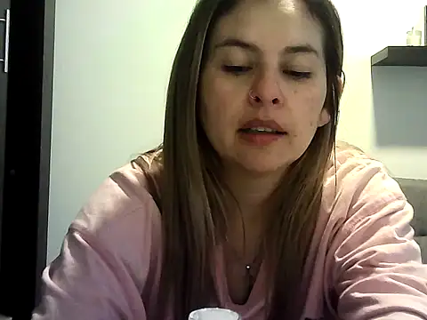 Snapshot of Valery__Rouse_ chatting on April 2026 12:11:02 PM Valery Rouse online show from April 2026 12:11:02 PM