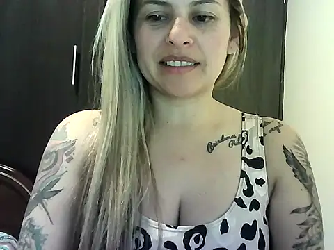 Snapshot of Valery__Rouse_ chatting on November 2025 03:45:02 AM Valery Rouse online show from November 2025 03:45:02 AM