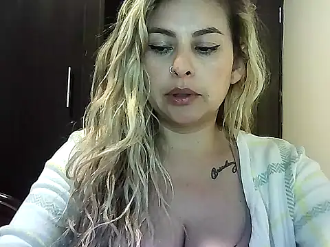 Snapshot of Valery__Rouse_ chatting on November 2025 04:01:01 AM Valery Rouse online show from November 2025 04:01:01 AM