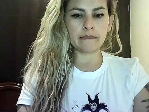 Snapshot of Valery__Rouse_ chatting on November 2025 04:12:02 AM Valery Rouse online show from November 2025 04:12:02 AM