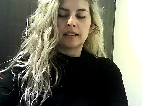 Snapshot of Valery__Rouse_ chatting on October 2025 04:35:01 AM Valery Rouse online show from October 2025 04:35:01 AM