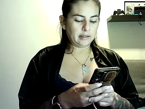 Snapshot of Valery__Rouse_ chatting on May 2026 11:47:02 PM Valery Rouse online show from May 2026 11:47:02 PM
