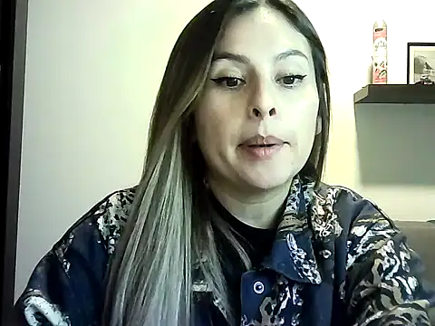Snapshot of Valery__Rouse_ chatting on June 2026 04:18:02 AM Valery Rouse online show from June 2026 04:18:02 AM