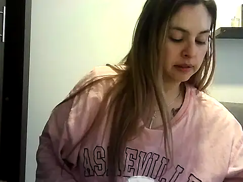 Snapshot of Valery__Rouse_ chatting on April 2026 12:29:02 PM Valery Rouse online show from April 2026 12:29:02 PM