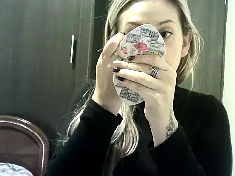 Snapshot of Valery__Rouse_ chatting on November 2025 03:56:01 AM Valery Rouse online show from November 2025 03:56:01 AM