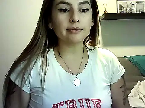 Snapshot of Valery__Rouse_ chatting on June 2026 08:50:02 PM Valery Rouse online show from June 2026 08:50:02 PM