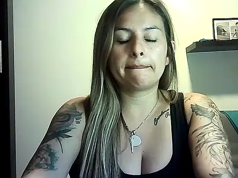 Snapshot of Valery__Rouse_ chatting on May 2026 11:55:01 PM Valery Rouse online show from May 2026 11:55:01 PM