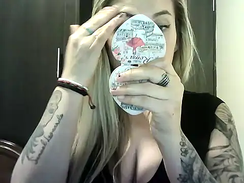 Snapshot of Valery__Rouse_ chatting on November 2025 02:48:01 AM Valery Rouse online show from November 2025 02:48:01 AM