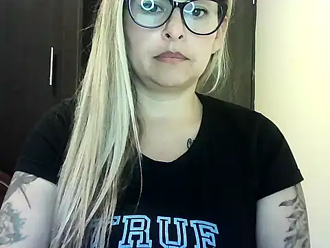 Snapshot of Valery__Rouse_ chatting on December 2025 10:48:02 PM Valery Rouse online show from December 2025 10:48:02 PM