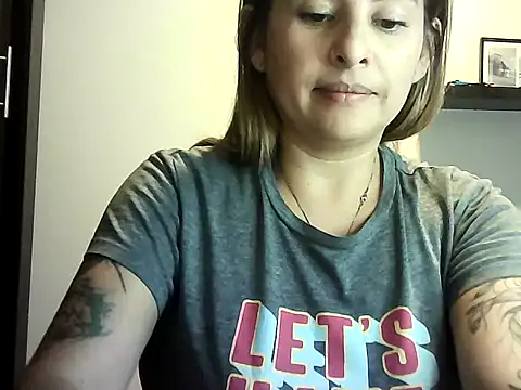 Snapshot of Valery__Rouse_ chatting on May 2026 07:46:01 PM Valery Rouse online show from May 2026 07:46:01 PM