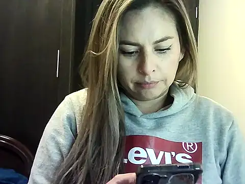 Valery  Rouse  online show from January 2026 03:32:02 AM