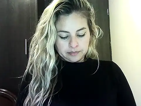 Snapshot of Valery__Rouse_ chatting on November 2025 03:27:02 AM Valery Rouse online show from November 2025 03:27:02 AM