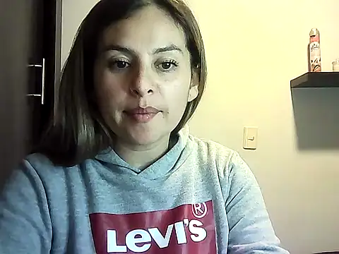 Valery  Rouse  online show from April 2026 10:00:01 PM