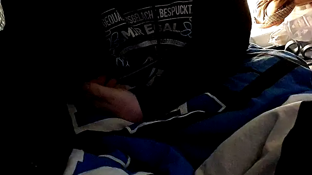 GeilerHSVFAN1989 online show from December 2025 09:41:01 AM