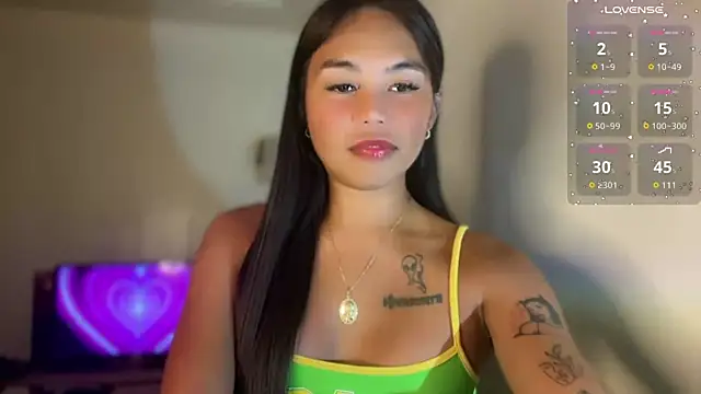 Snapshot of _petitegirlx69_ chatting on September 2025 03:43:02 PM  petitegirlx69  online show from September 2025 03:43:02 PM