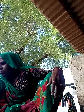 Snapshot of Hot-honi chatting on September 2025 02:43:02 AM Hot-honi online show from September 2025 02:43:02 AM