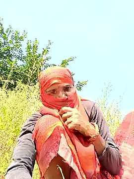 Snapshot of Hot-honi chatting on October 2025 08:04:02 AM Hot-honi online show from October 2025 08:04:02 AM