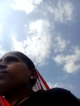 Snapshot of Hot-honi chatting on October 2025 09:00:01 AM Hot-honi online show from October 2025 09:00:01 AM