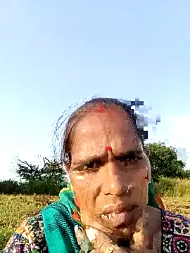 Snapshot of Hot-honi chatting on October 2025 11:33:01 AM Hot-honi online show from October 2025 11:33:01 AM