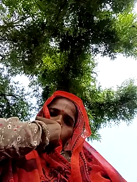 Snapshot of Hot-honi chatting on October 2025 06:11:01 AM Hot-honi online show from October 2025 06:11:01 AM