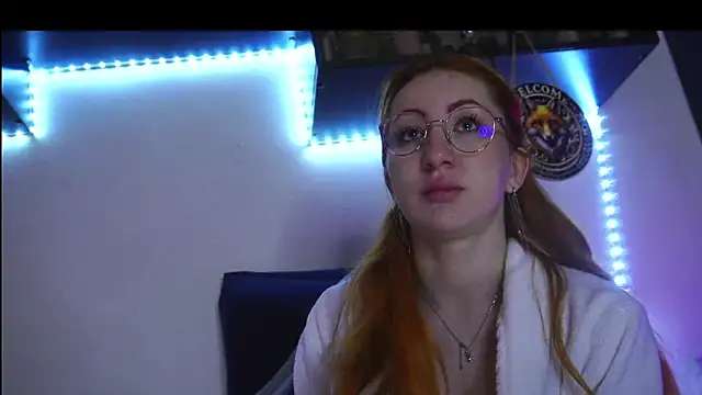 Snapshot of DaddysLittleSlutfox chatting on May 2026 04:09:01 AM DaddysLittleSlutfox online show from May 2026 04:09:01 AM
