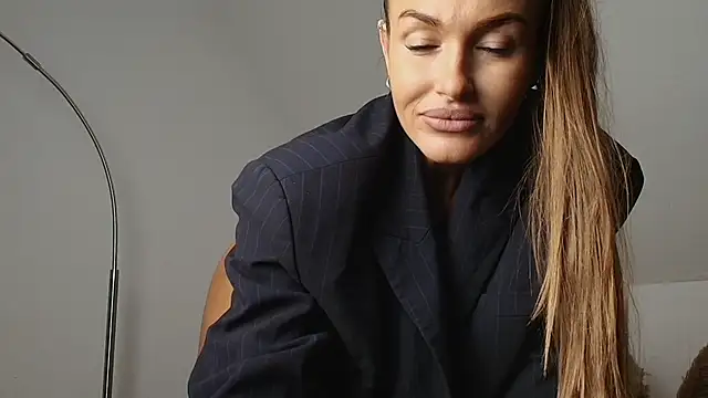 Snapshot of SashaSilk chatting on September 2025 10:15:01 PM SashaSilk online show from September 2025 10:15:01 PM