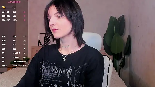 Lynn Martin online show from April 2026 12:47:02 AM