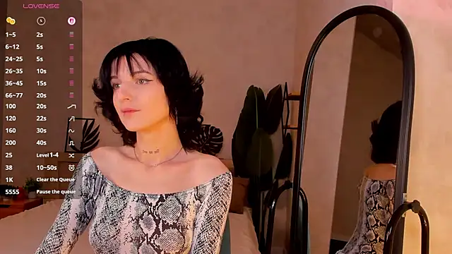 Lynn Martin online show from April 2026 12:44:01 AM