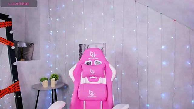 Lynn Martin online show from October 2025 01:02:02 AM