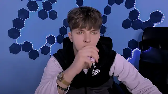 travis wolf  online show from April 2026 08:50:01 AM