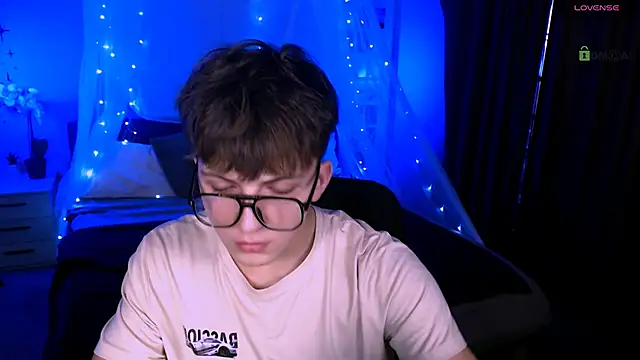 Snapshot of travis_wolf_ chatting on November 2025 07:58:01 PM travis wolf online show from November 2025 07:58:01 PM