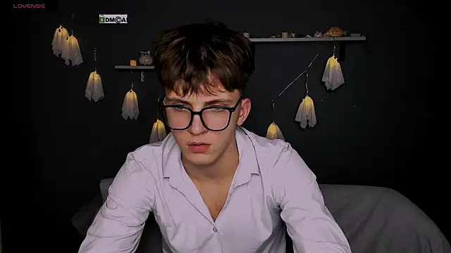 Snapshot of travis_wolf_ chatting on October 2025 08:30:02 PM travis wolf online show from October 2025 08:30:02 PM