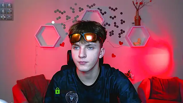 Snapshot of travis_wolf_ chatting on October 2025 07:00:01 PM travis wolf online show from October 2025 07:00:01 PM