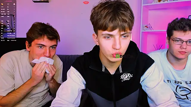 Snapshot of travis_wolf_ chatting on November 2025 08:24:02 PM travis wolf online show from November 2025 08:24:02 PM