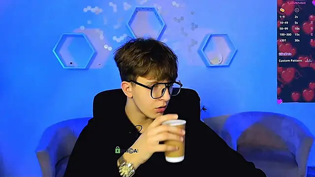 Snapshot of travis_wolf_ chatting on December 2025 08:32:02 PM travis wolf online show from December 2025 08:32:02 PM