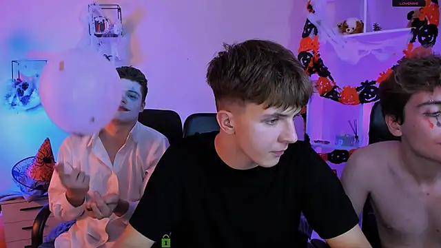 Snapshot of travis_wolf_ chatting on October 2025 09:22:01 PM travis wolf online show from October 2025 09:22:01 PM