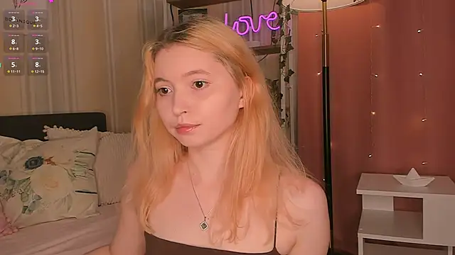 Snapshot of Ruminelle chatting on June 2026 11:33:02 AM Ruminelle online show from June 2026 11:33:02 AM