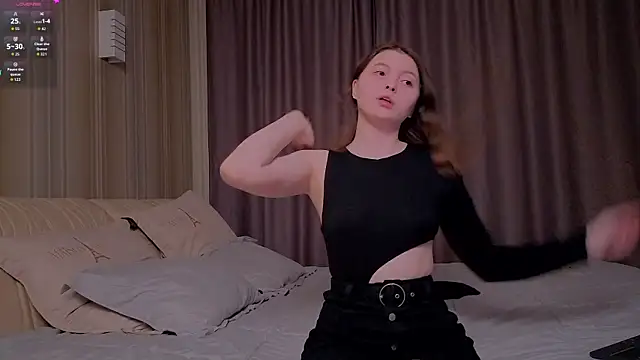 Ruminelle online show from November 2025 12:42:02 PM