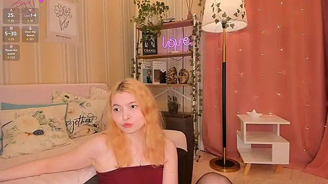 Snapshot of Ruminelle chatting on May 2026 12:21:01 PM Ruminelle online show from May 2026 12:21:01 PM