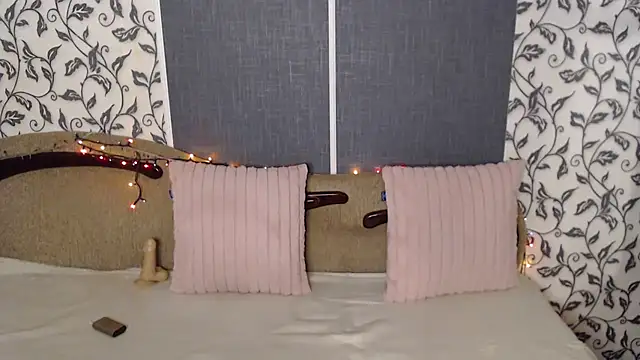 Snapshot of AmoraLuv chatting on February 2026 11:24:01 PM AmoraLuv online show from February 2026 11:24:01 PM