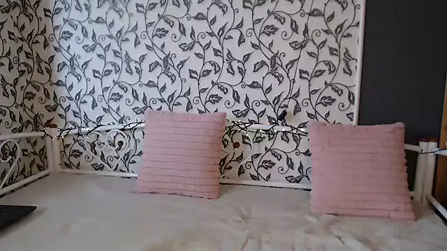 Snapshot of AmoraLuv chatting on February 2026 10:26:01 AM AmoraLuv online show from February 2026 10:26:01 AM