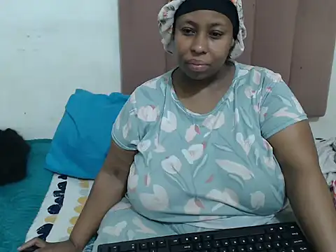 Snapshot of Chubby_Queenx255 chatting on October 2025 04:00:02 AM Chubby Queenx255 online show from October 2025 04:00:02 AM