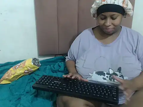 Snapshot of Chubby_Queenx255 chatting on October 2025 04:55:02 AM Chubby Queenx255 online show from October 2025 04:55:02 AM