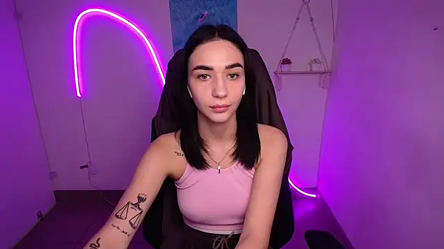 Snapshot of Bella_Night4 chatting on November 2025 06:50:02 AM Bella Night4 online show from November 2025 06:50:02 AM