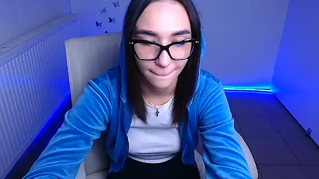 Snapshot of Bella_Night4 chatting on September 2025 05:43:01 AM Bella Night4 online show from September 2025 05:43:01 AM