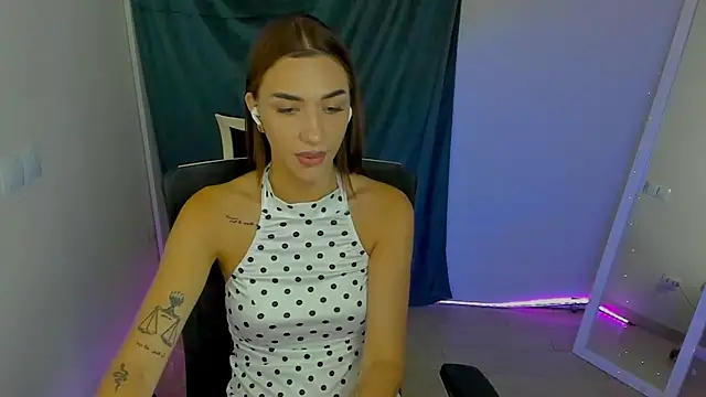 Snapshot of Bella_Night4 chatting on July 2026 07:05:02 AM Bella Night4 online show from July 2026 07:05:02 AM